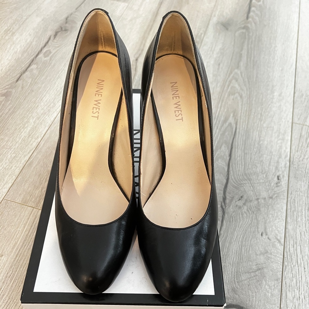 Nine West All Black Pump Heels size 8